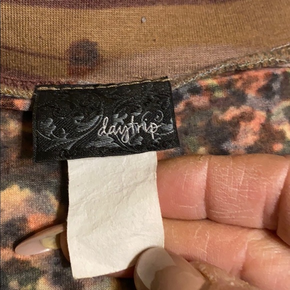 Daytrip Top ?? Size Medium or Large?? - Picture 3 of 6